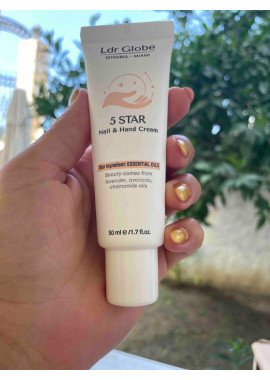 Tırnaklarımda ki sararmadan ötürü tavsiye üzerine aldım bana çok iyi geldi özenli kargolamanızdan ötürü de 🙏